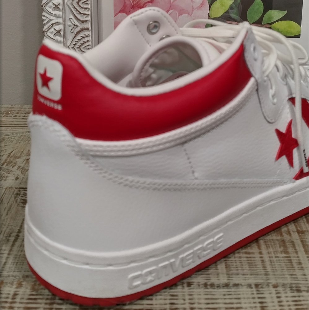 Converse Unisex Cons White and Red Star Sneakers - Picture 4 of 15